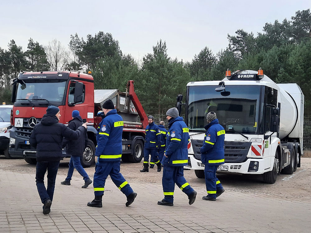 Einweisung in den Fuhrpark der BDG für den Katastrophenschutz (Foto © Kreiswerke Barnim)
