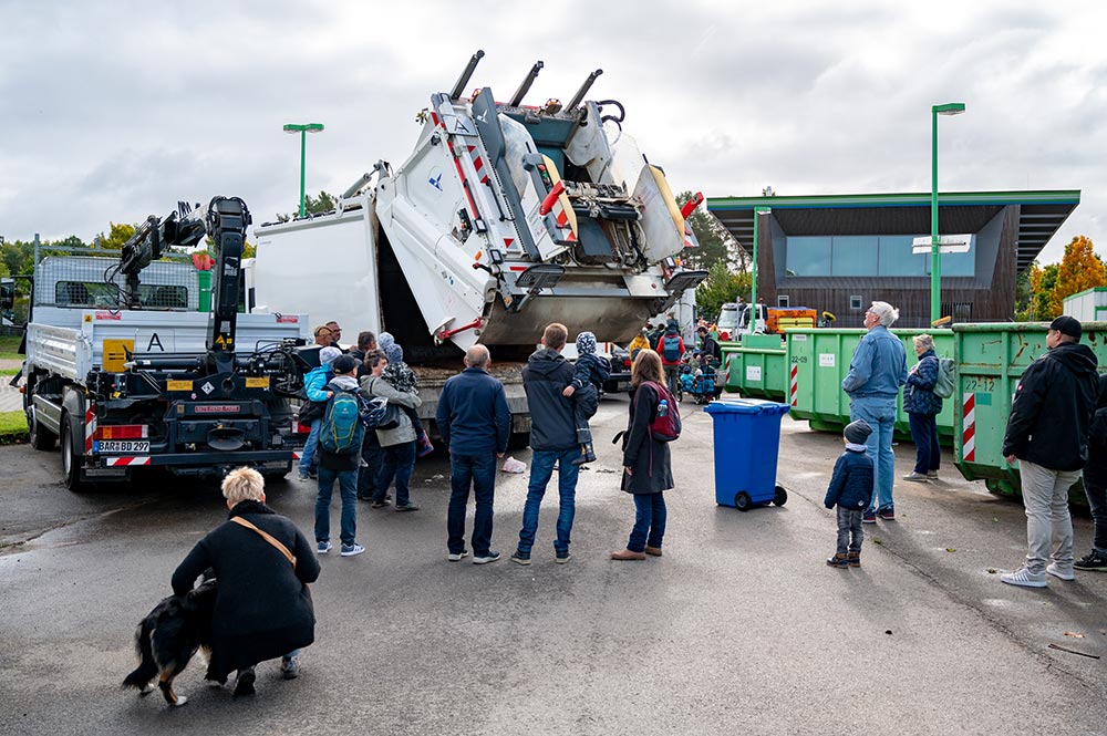 Bdg Fahrzeug Offnet Heckklappe  © Torsten Stapel