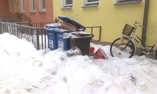 Piktogramm: Weg nicht frei (nicht geräumt oder nicht gestreut)