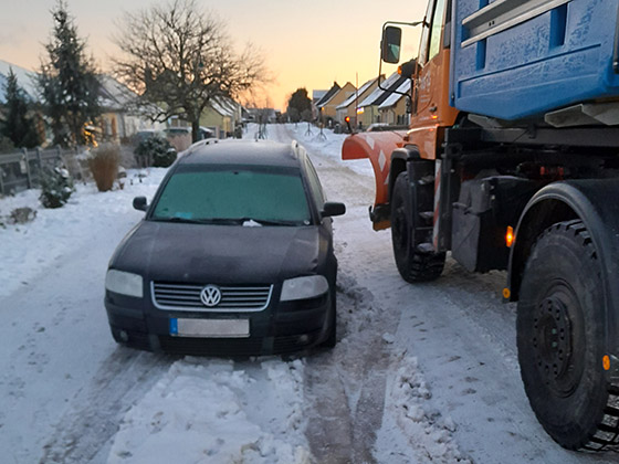 Fahrzeuge und Anhänger richtig parken | Schmuckbild